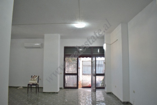 Commercial space for rent in Bardhok Biba in Tirana.&nbsp;
The environment it is positioned on the 